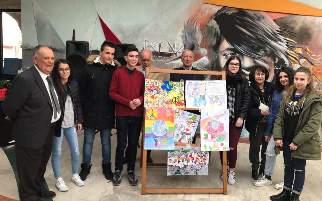 Concorso “Un Poster per la Pace”: la premiazione inaugura la mostra dei lavori allo Spazio Faber
